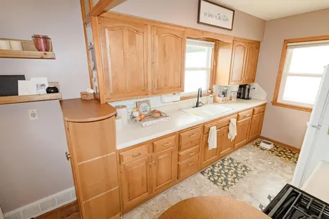 1937 W 7th Street Waterloo IA 50702