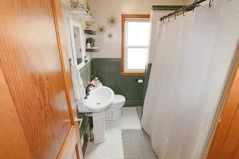 1937 W 7th Street Waterloo IA 50702