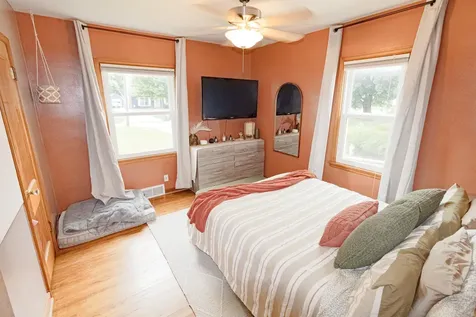 1937 W 7th Street Waterloo IA 50702