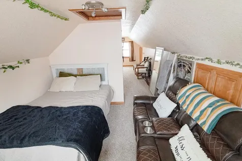 1937 W 7th Street Waterloo IA 50702