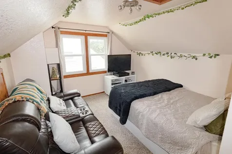 1937 W 7th Street Waterloo IA 50702