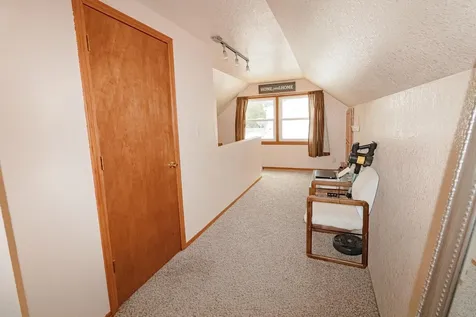 1937 W 7th Street Waterloo IA 50702