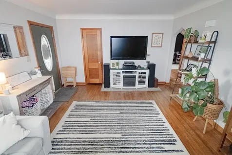 1937 W 7th Street Waterloo IA 50702
