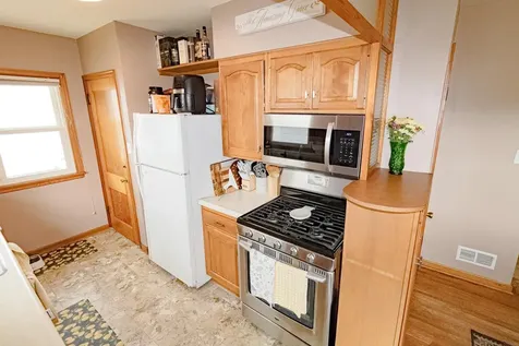 1937 W 7th Street Waterloo IA 50702