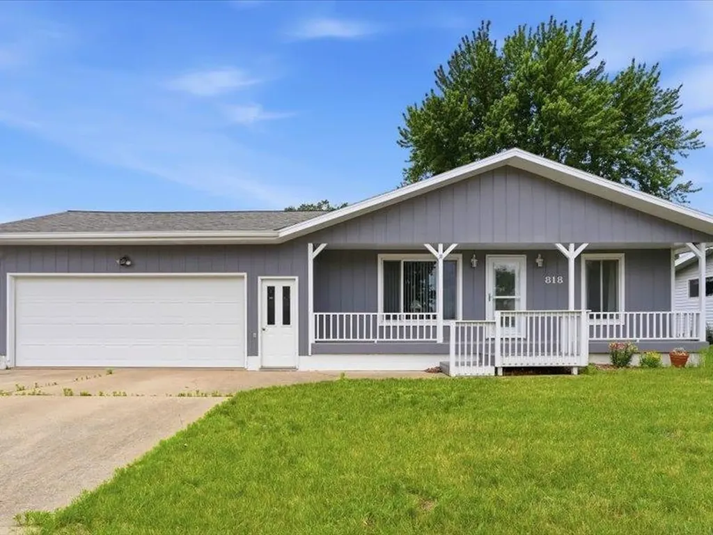 818 Sycamore Street Janesville IA 50647