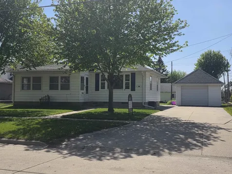 307 6th Avenue NE Independence IA 50644