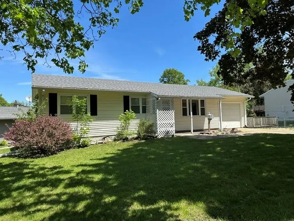 607 9th Street Charles City IA 50616
