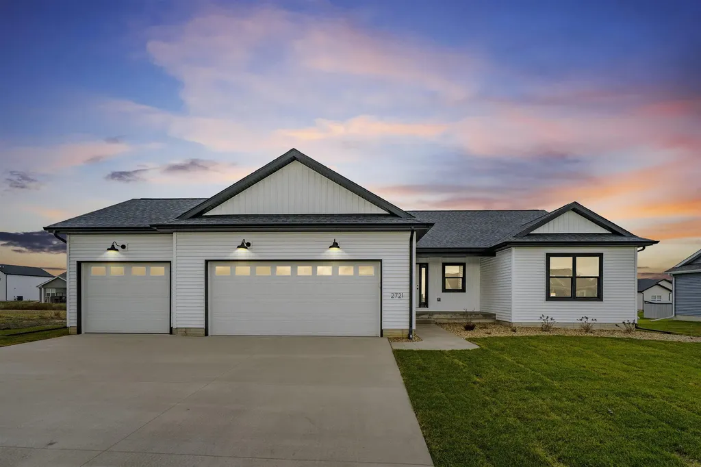 2807 Autumn Woods Drive Cedar Falls IA 50613