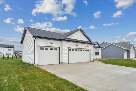 2807 Autumn Woods Drive Cedar Falls IA 50613