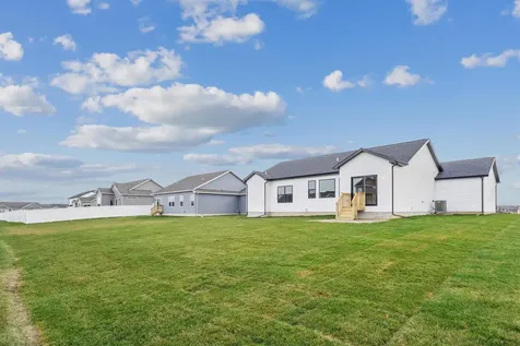 2807 Autumn Woods Drive Cedar Falls IA 50613