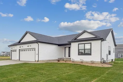 2807 Autumn Woods Drive Cedar Falls IA 50613