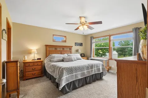 1414 Robertson Road Waverly IA 50677