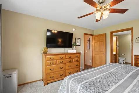 1414 Robertson Road Waverly IA 50677