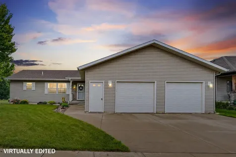 1414 Robertson Road Waverly IA 50677