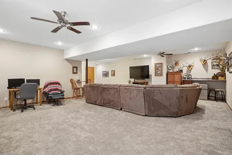 1414 Robertson Road Waverly IA 50677