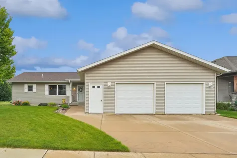 1414 Robertson Road Waverly IA 50677