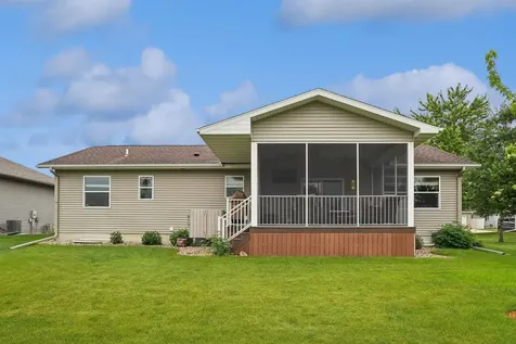 1414 Robertson Road Waverly IA 50677