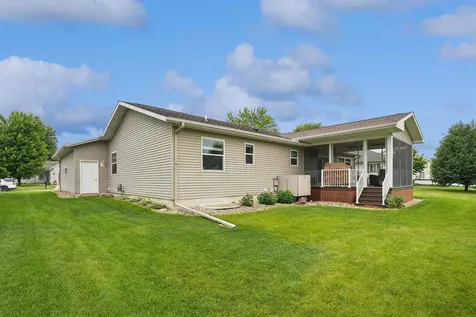 1414 Robertson Road Waverly IA 50677