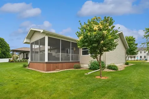 1414 Robertson Road Waverly IA 50677