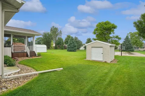 1414 Robertson Road Waverly IA 50677