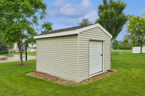 1414 Robertson Road Waverly IA 50677