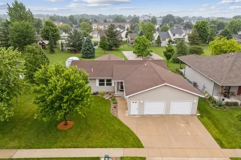 1414 Robertson Road Waverly IA 50677
