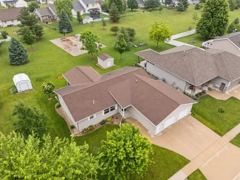 1414 Robertson Road Waverly IA 50677