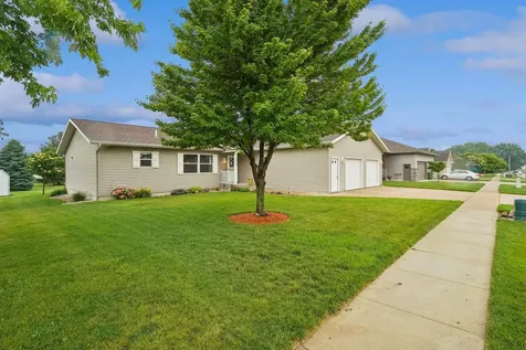 1414 Robertson Road Waverly IA 50677