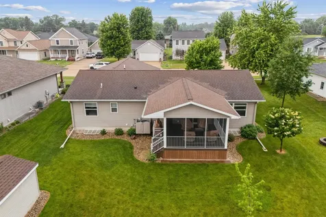 1414 Robertson Road Waverly IA 50677