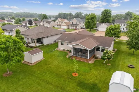 1414 Robertson Road Waverly IA 50677