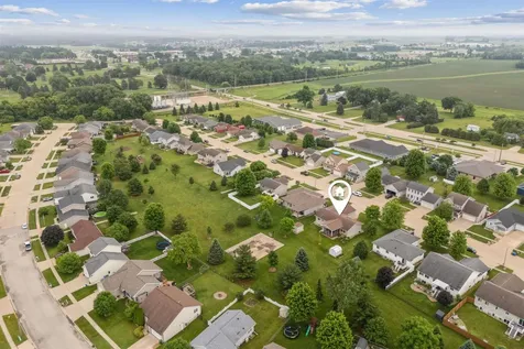 1414 Robertson Road Waverly IA 50677