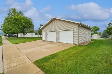 1414 Robertson Road Waverly IA 50677