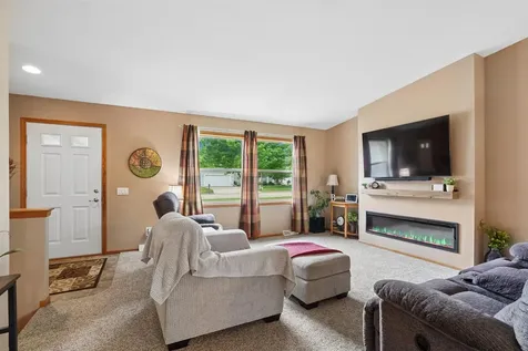 1414 Robertson Road Waverly IA 50677