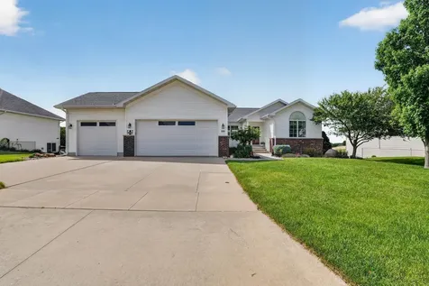 108 Eagle Ridge Drive Waverly IA 50677