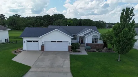 108 Eagle Ridge Drive Waverly IA 50677