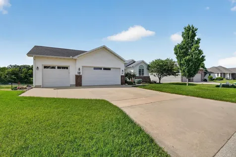 108 Eagle Ridge Drive Waverly IA 50677