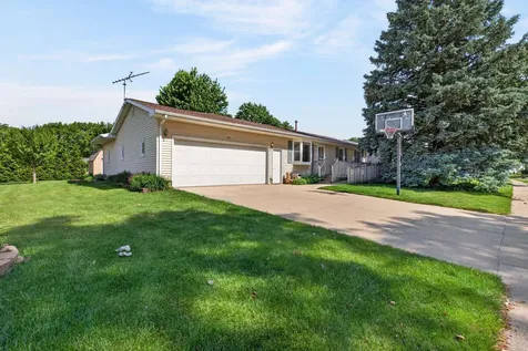 321 Devlin Circle Cedar Falls IA 50613