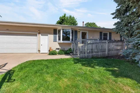321 Devlin Circle Cedar Falls IA 50613