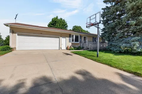 321 Devlin Circle Cedar Falls IA 50613
