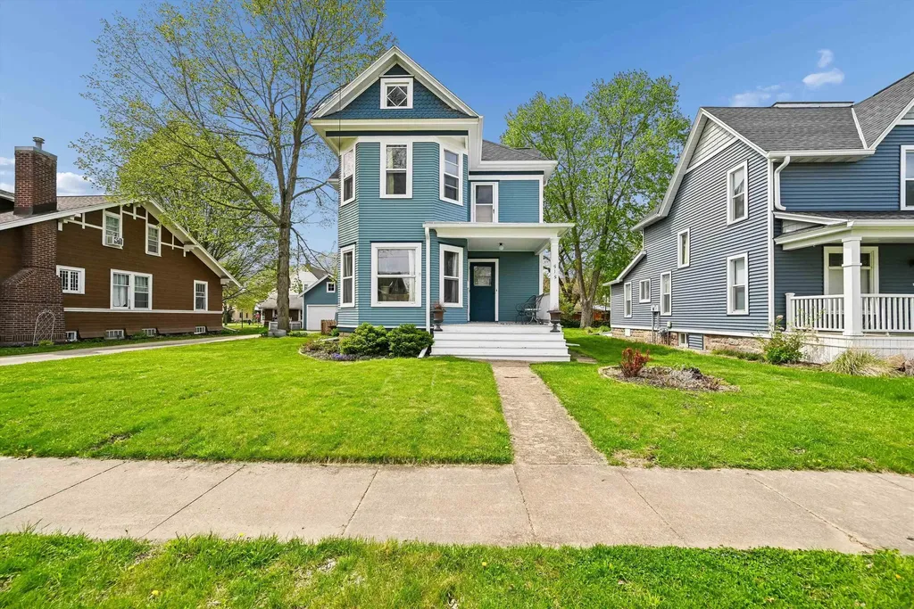 515 NW 2nd Street Waverly IA 50677