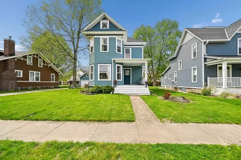 515 NW 2nd Street Waverly IA 50677