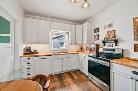 515 NW 2nd Street Waverly IA 50677
