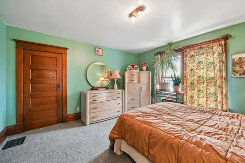 515 NW 2nd Street Waverly IA 50677
