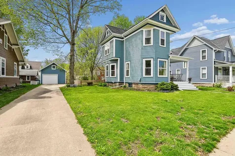 515 NW 2nd Street Waverly IA 50677