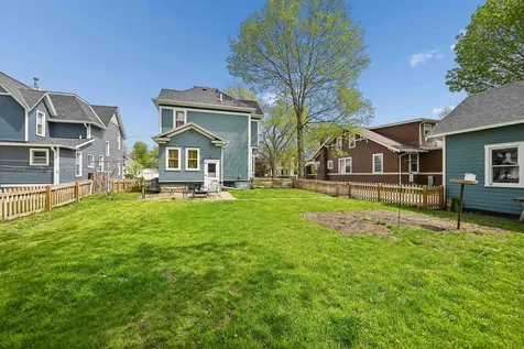 515 NW 2nd Street Waverly IA 50677