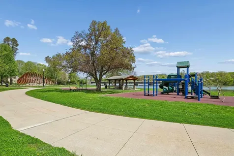 515 NW 2nd Street Waverly IA 50677