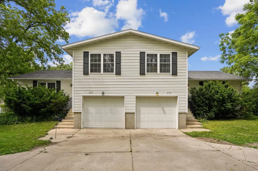 203-205 N Hackett Road Waterloo IA 50701