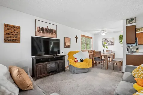 203-205 N Hackett Road Waterloo IA 50701