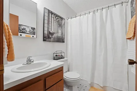 203-205 N Hackett Road Waterloo IA 50701