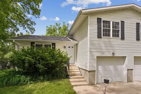 203-205 N Hackett Road Waterloo IA 50701